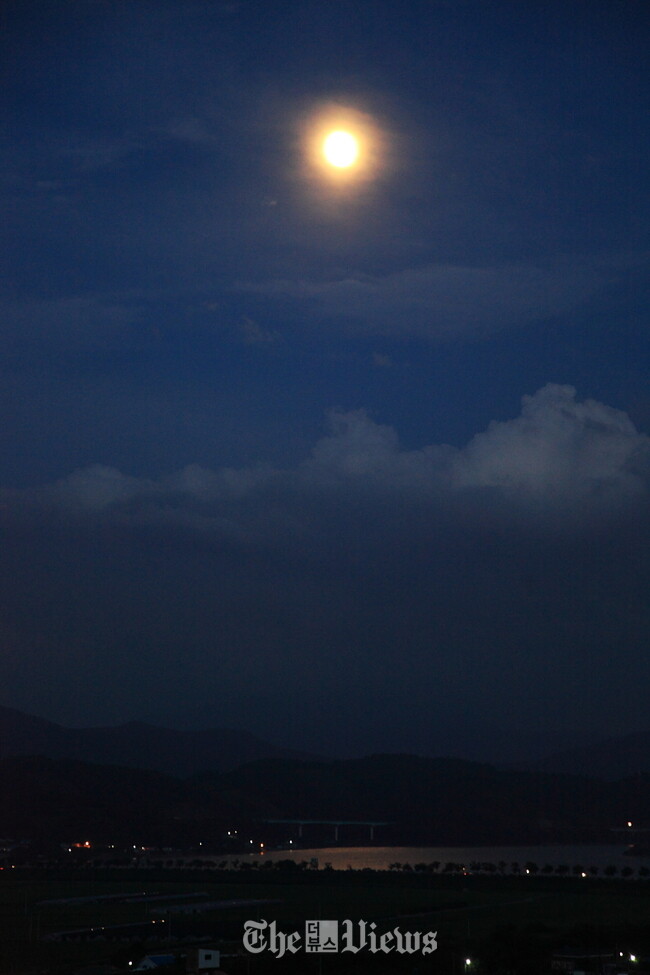 조문환 시인이 촬영한 '섬진강 야경'